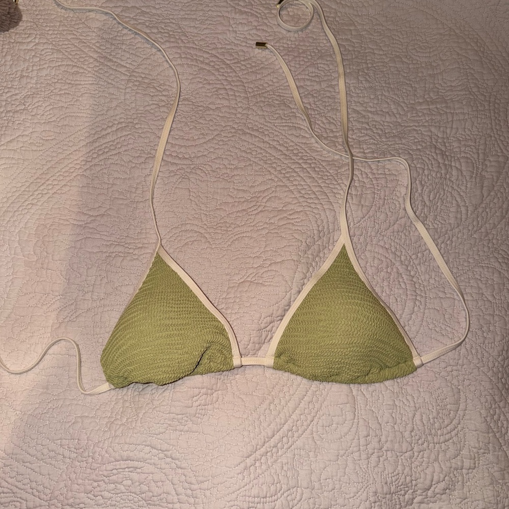 Monday Swimwear top size VV